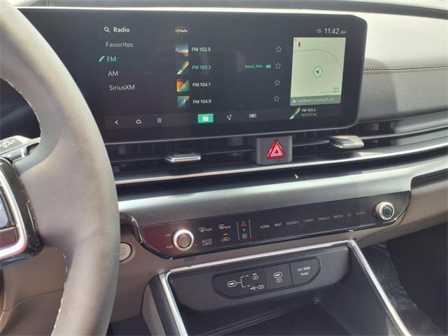 new 2025 Kia Carnival car, priced at $39,095