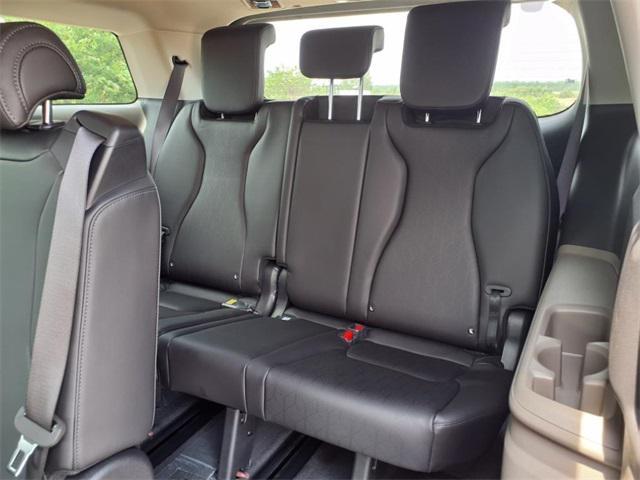 new 2025 Kia Carnival car, priced at $39,095