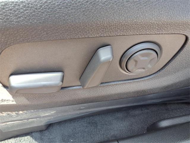 new 2025 Kia Carnival car, priced at $39,095
