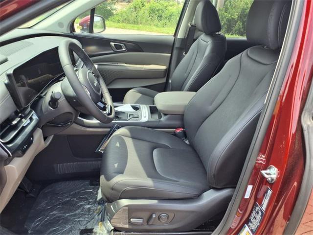 new 2025 Kia Carnival car, priced at $39,095