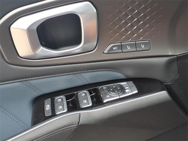 new 2025 Kia Sorento Hybrid car, priced at $46,930