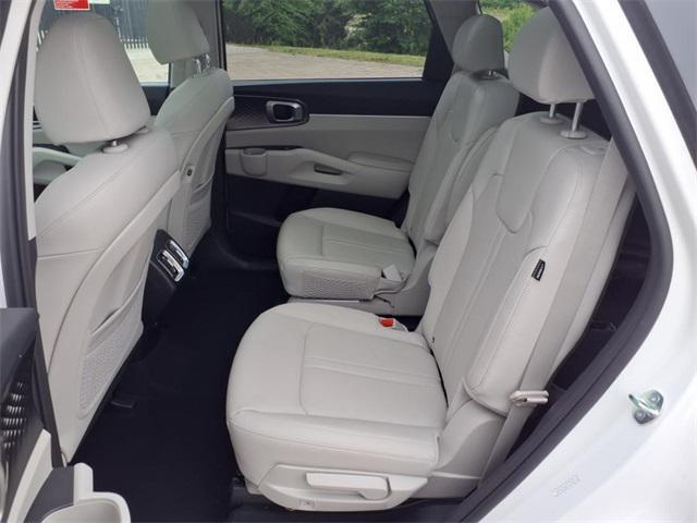 new 2025 Kia Sorento Hybrid car, priced at $42,560