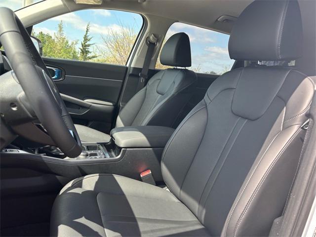 new 2025 Kia Sorento car, priced at $39,965