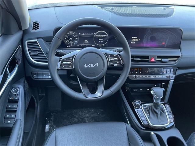 new 2025 Kia Seltos car, priced at $30,755