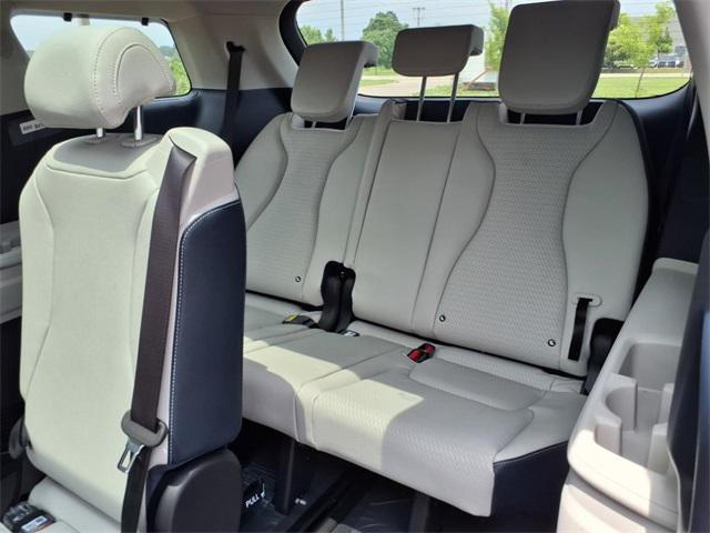 new 2025 Kia Carnival Hybrid car, priced at $55,820