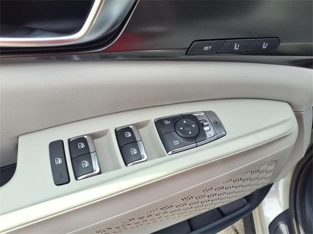 new 2025 Kia Carnival Hybrid car, priced at $55,820
