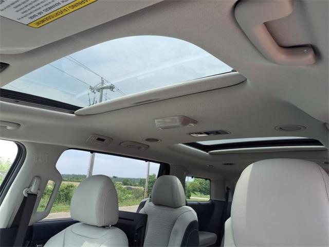 new 2025 Kia Carnival Hybrid car, priced at $55,820