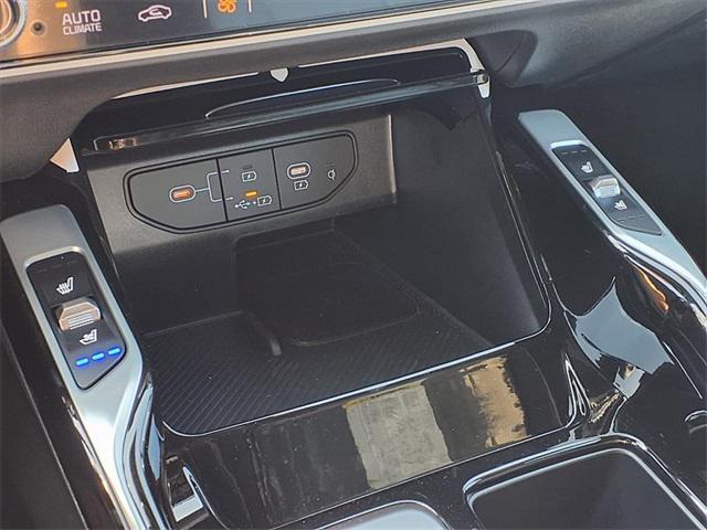 new 2025 Kia Sorento Hybrid car, priced at $46,855