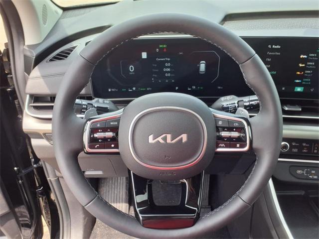 new 2025 Kia Carnival Hybrid car, priced at $53,815