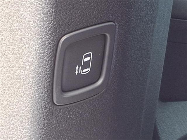 new 2025 Kia Carnival Hybrid car, priced at $53,815