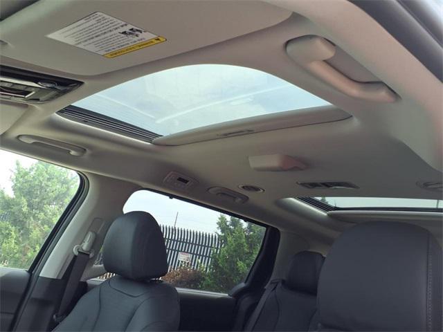 new 2025 Kia Carnival Hybrid car, priced at $53,815