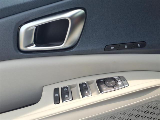 new 2025 Kia Carnival Hybrid car, priced at $44,290