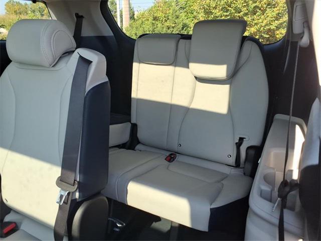 new 2026 Kia Carnival Hybrid car, priced at $48,395