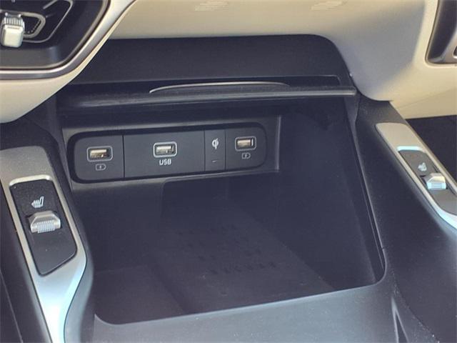 used 2023 Kia Sorento Hybrid car, priced at $29,555