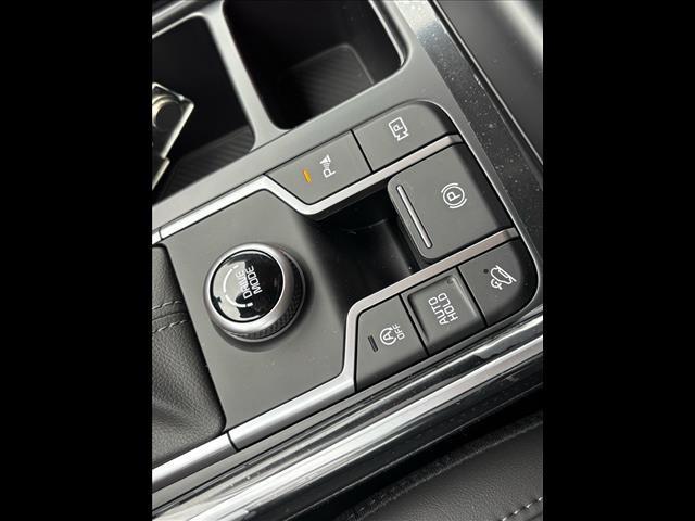 new 2025 Kia Sorento car, priced at $36,730