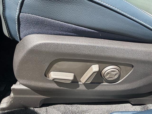 new 2025 Kia Carnival Hybrid car, priced at $53,320