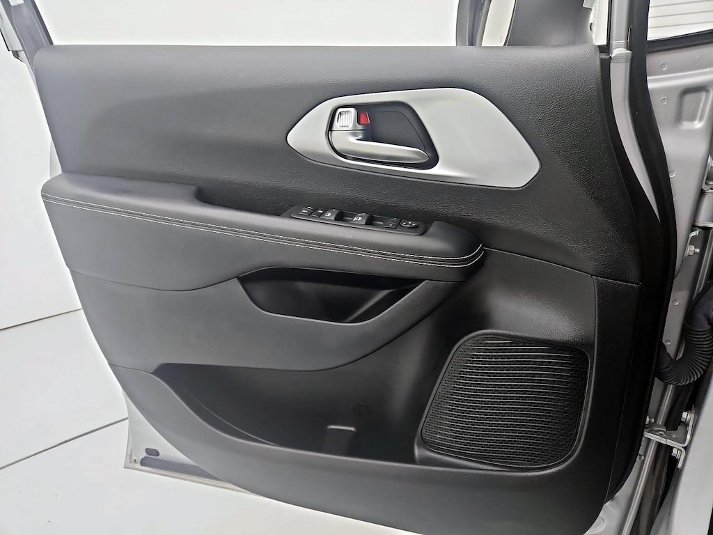 used 2023 Chrysler Pacifica car, priced at $30,998