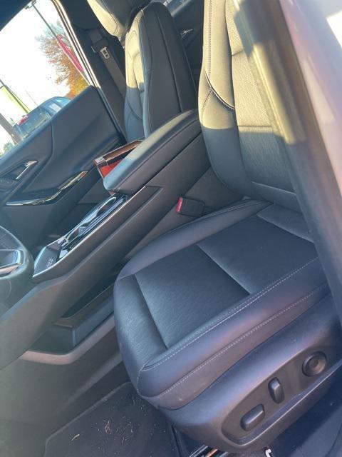 used 2025 Chevrolet Equinox car, priced at $25,627