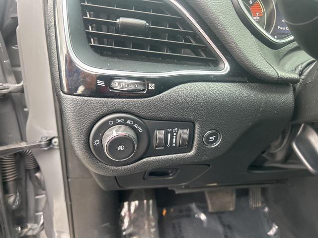 used 2023 Jeep Cherokee car, priced at $22,991