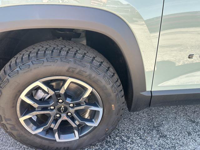 new 2026 Chevrolet Equinox car, priced at $32,340