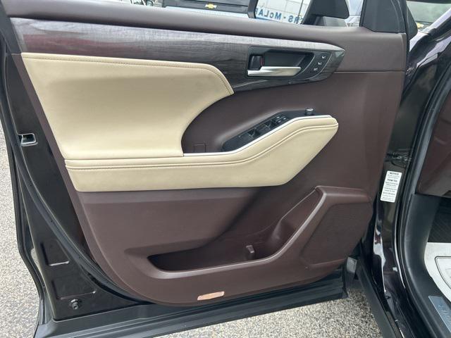used 2021 Toyota Highlander Hybrid car, priced at $33,477