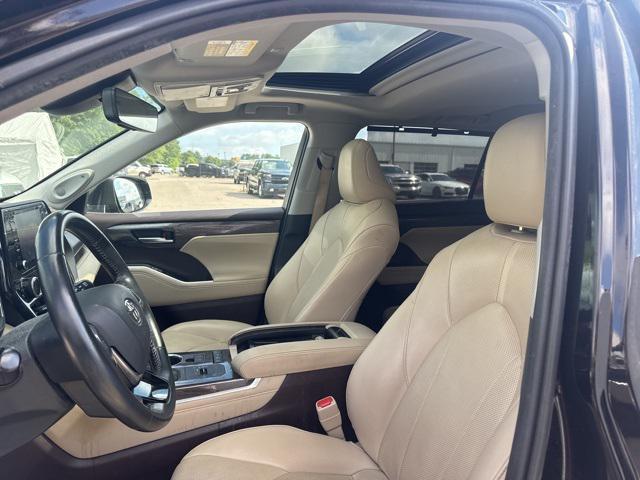 used 2021 Toyota Highlander Hybrid car, priced at $37,991