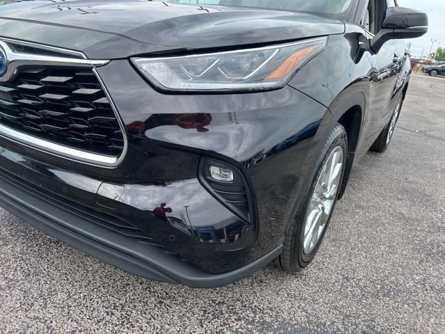 used 2021 Toyota Highlander Hybrid car, priced at $33,477
