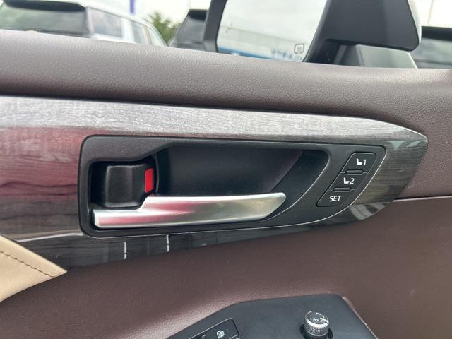 used 2021 Toyota Highlander Hybrid car, priced at $33,477