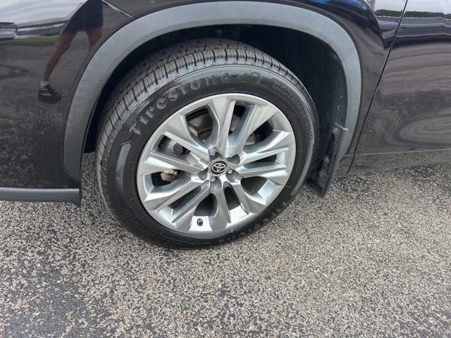 used 2021 Toyota Highlander Hybrid car, priced at $33,477