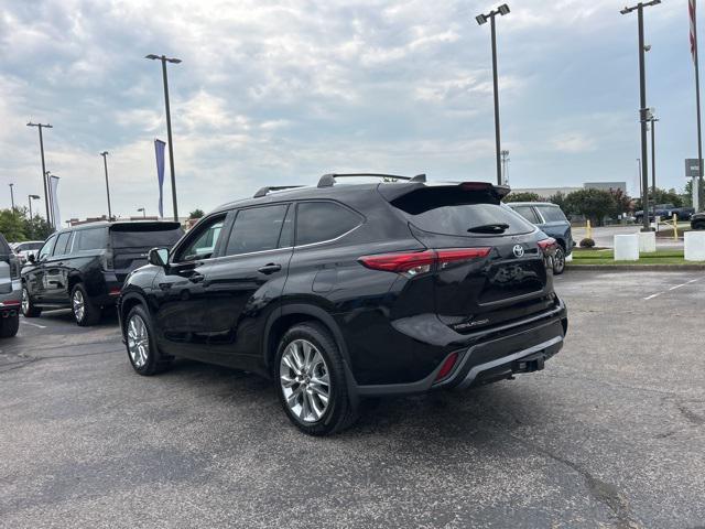 used 2021 Toyota Highlander Hybrid car, priced at $33,477