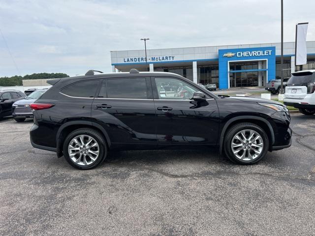 used 2021 Toyota Highlander Hybrid car, priced at $33,477