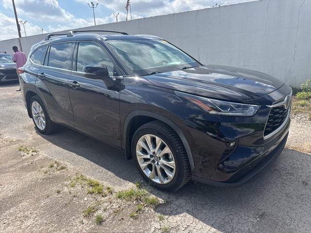used 2021 Toyota Highlander Hybrid car, priced at $37,991