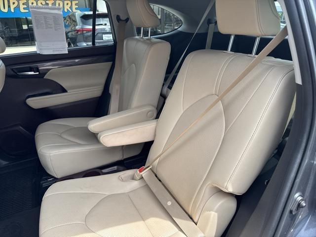 used 2020 Toyota Highlander car, priced at $29,990