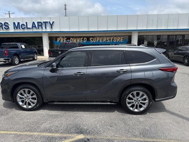 used 2020 Toyota Highlander car, priced at $29,990