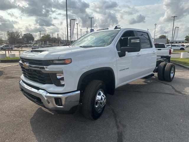 new 2025 Chevrolet Silverado 3500 car, priced at $62,925