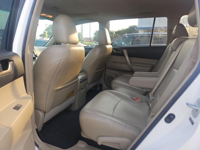 used 2013 Toyota Highlander car, priced at $10,491