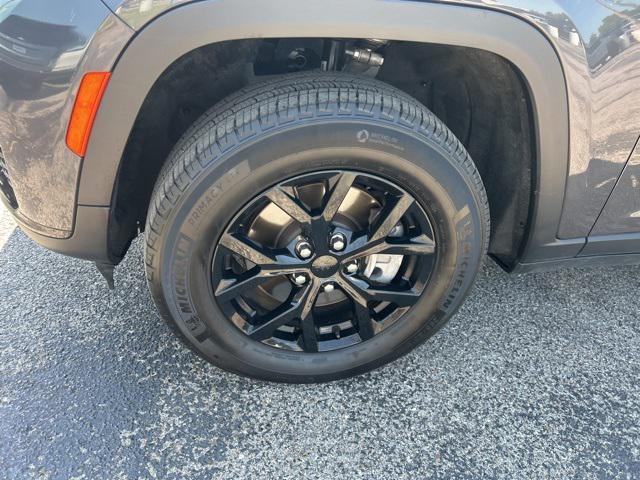 used 2024 Jeep Grand Cherokee L car, priced at $28,403