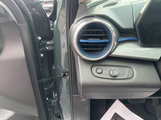 new 2025 Chevrolet Trax car, priced at $25,929