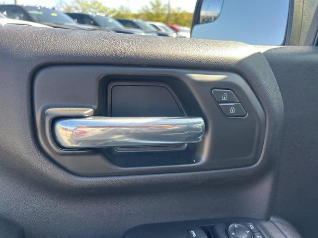 new 2025 Chevrolet Silverado 1500 car, priced at $33,255
