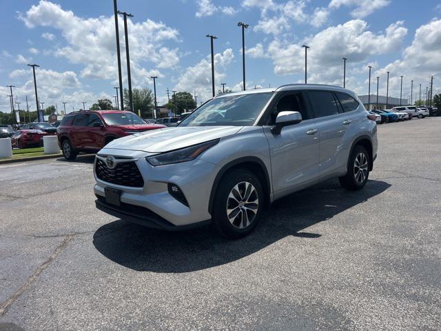 used 2021 Toyota Highlander car, priced at $32,499
