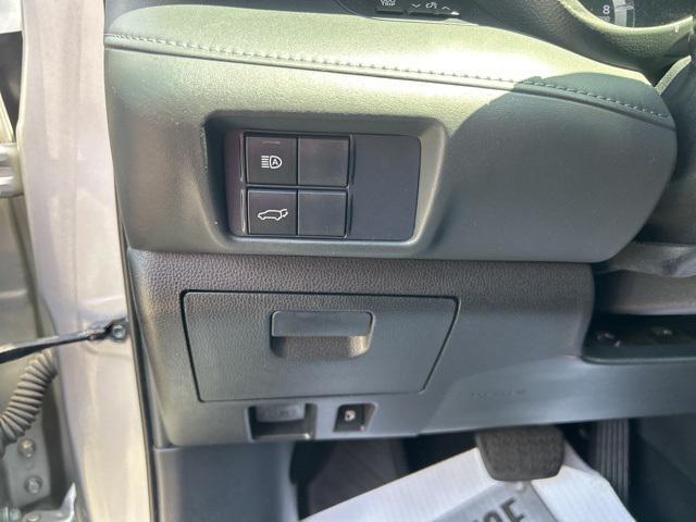 used 2021 Toyota Highlander car, priced at $32,499