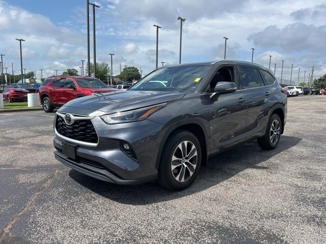 used 2021 Toyota Highlander car, priced at $32,499