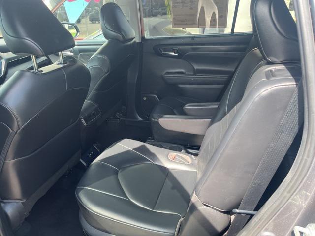 used 2021 Toyota Highlander car, priced at $33,948