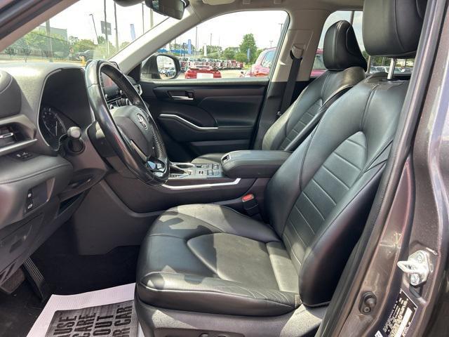 used 2021 Toyota Highlander car, priced at $32,499