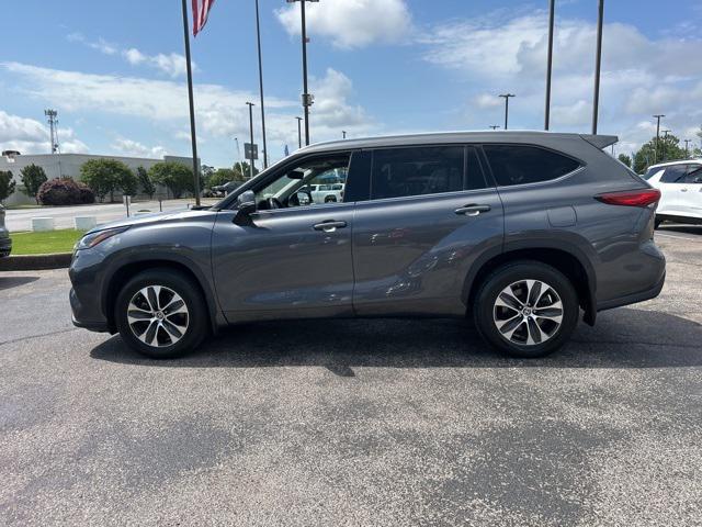 used 2021 Toyota Highlander car, priced at $32,499