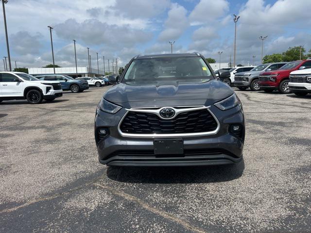 used 2021 Toyota Highlander car, priced at $32,499