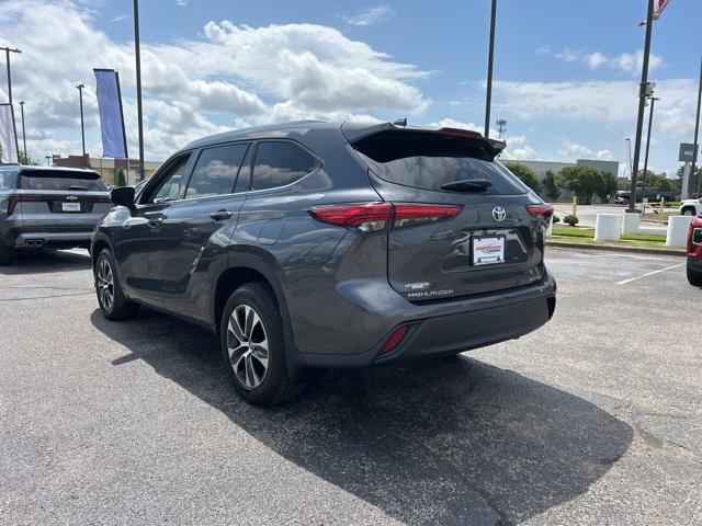 used 2021 Toyota Highlander car, priced at $32,499