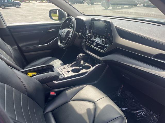 used 2021 Toyota Highlander car, priced at $33,948