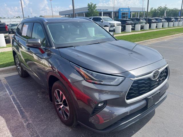 used 2021 Toyota Highlander car, priced at $33,948