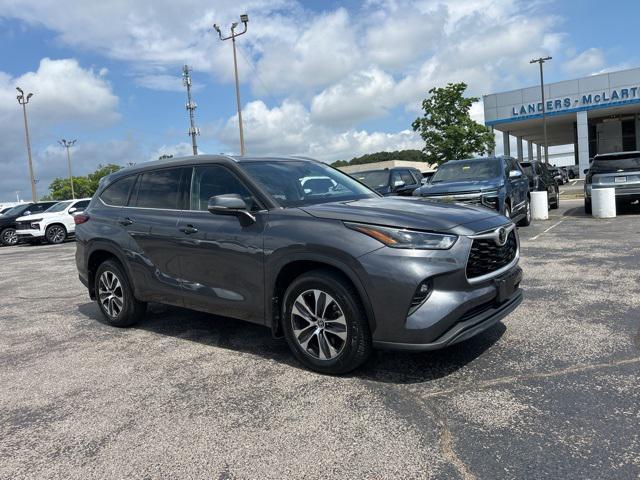 used 2021 Toyota Highlander car, priced at $33,102